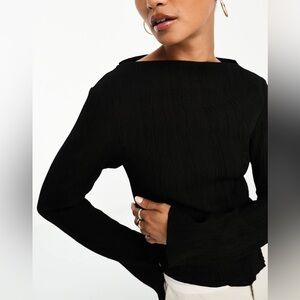 & Other Stories plisse top with split detail in black sz 4 US/ Small